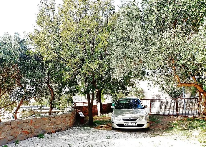 In Near Paklenica * סטאריגרד-פקלניצה